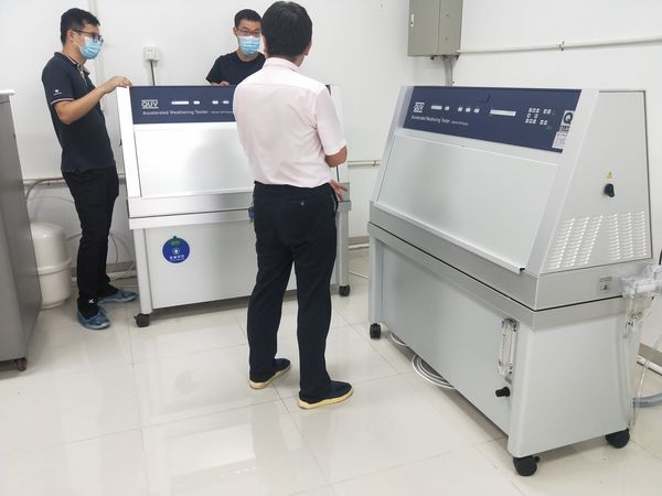 某闻名汽车塑料制造商使用QUV插图