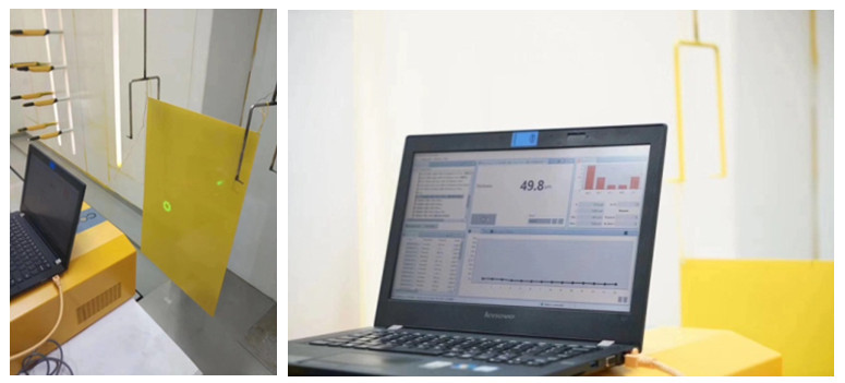 使用涂魔師在線測(cè)厚儀非接觸無損測(cè)量噴涂后未固化的樣品，即時(shí)得出干膜厚度