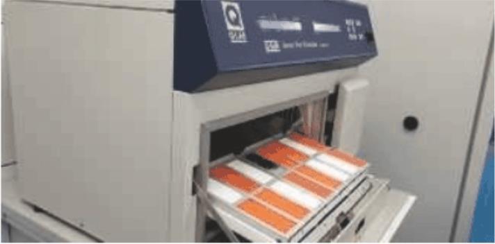 圖2:使用Q-SUN氙燈試驗箱根據(jù)ASTM D4303程序C測試的橙色顏料樣品