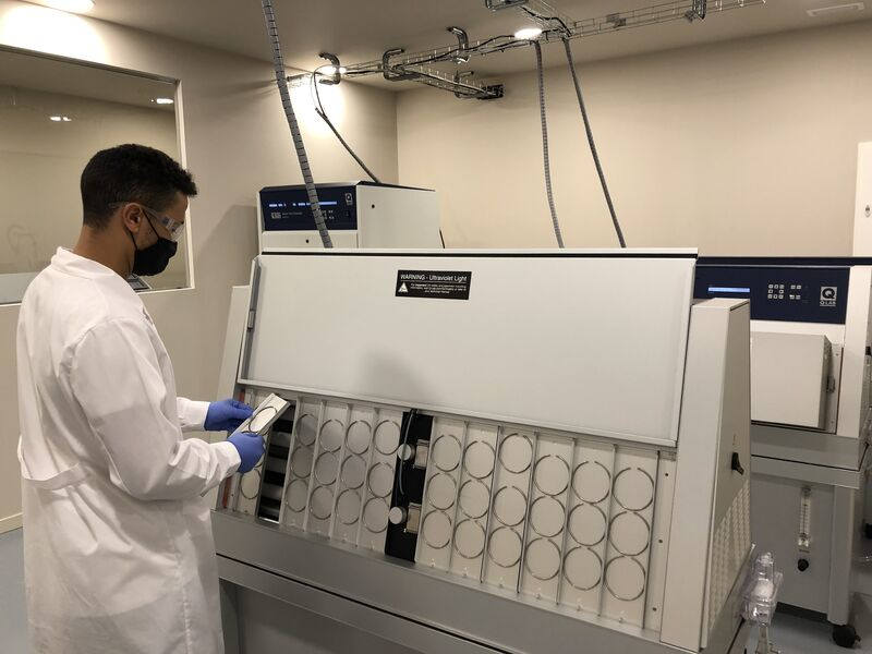 防腐涂料涂層樹脂油漆紫外光加速耐候機(jī)使用現(xiàn)場(chǎng)圖3