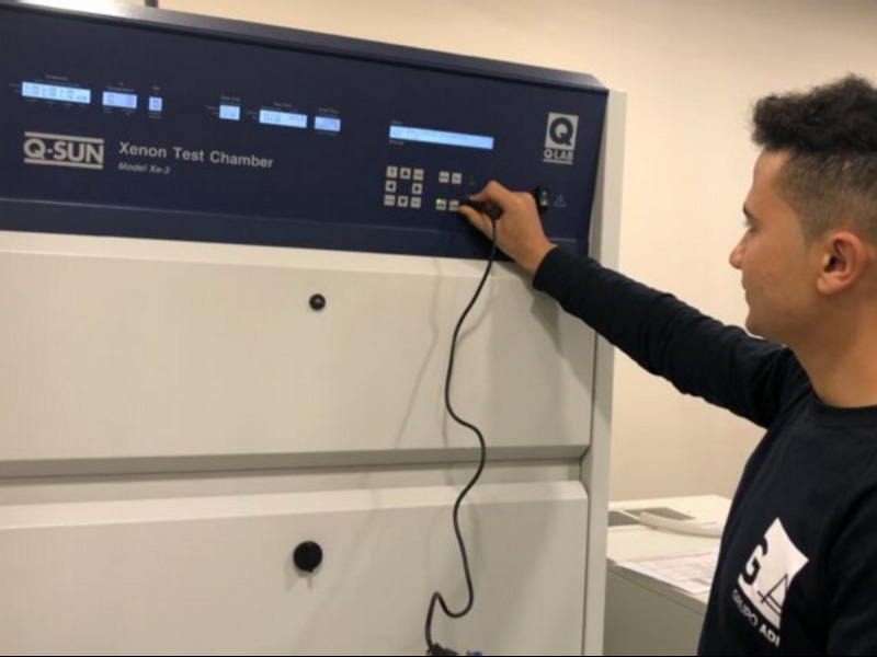 油墨木器漆藝術(shù)漆清漆氙燈老化耐候試驗箱現(xiàn)場圖4